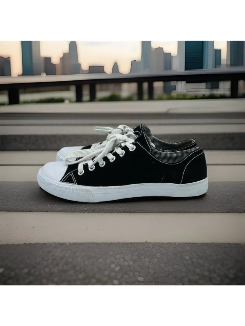Mossimo Supply Co. Shoes Womens Size 8 Black White Comfort Sneakers Lace Up
